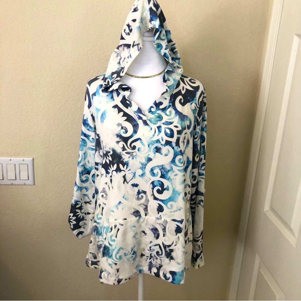 SOFT SURROUNDINGS pullover with envelope pocket. Has sleeve tabs. So so gorgeous